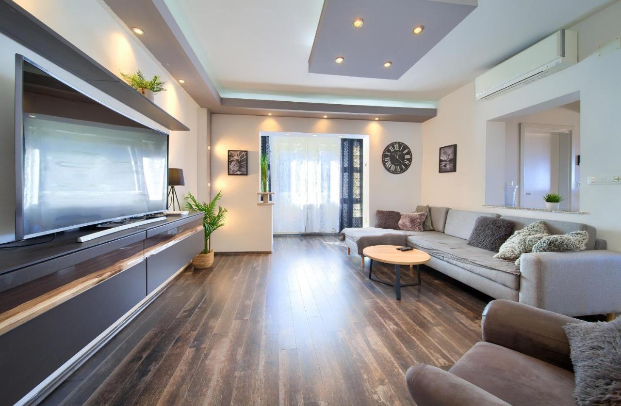 Luxury Apartments Vanessa, נייביצה מראה חיצוני תמונה
