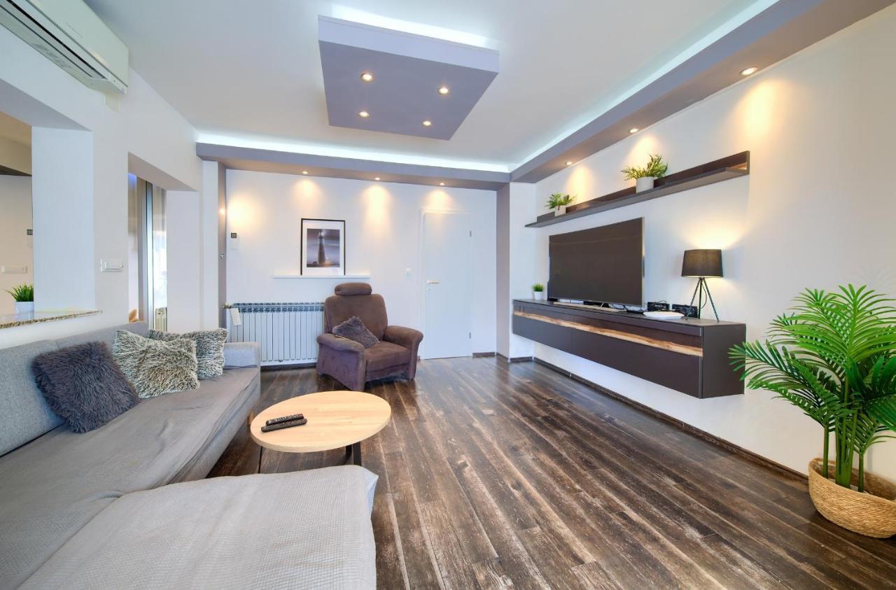 Luxury Apartments Vanessa, נייביצה מראה חיצוני תמונה