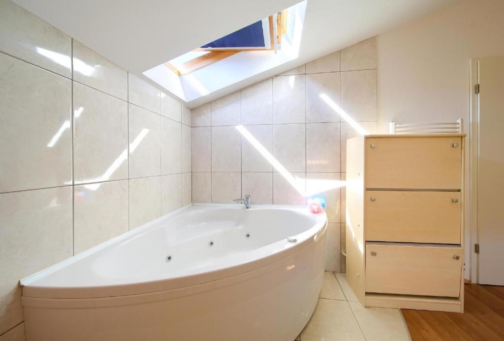 Luxury Apartments Vanessa, נייביצה מראה חיצוני תמונה